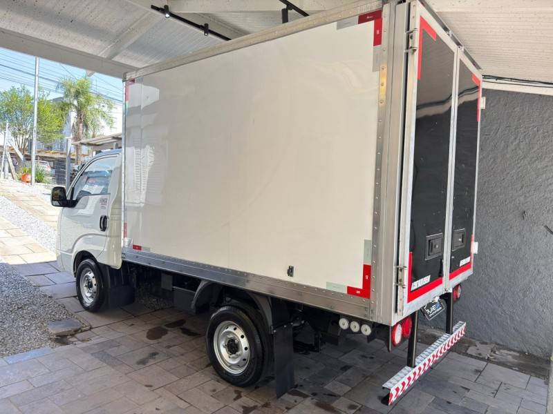 KIA MOTORS - BONGO - 2015/2016 - Branca - R$ 110.000,00