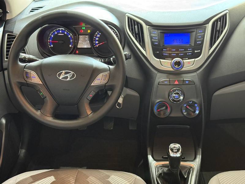 HYUNDAI - HB20S - 2014/2015 - Branca - R$ 55.000,00