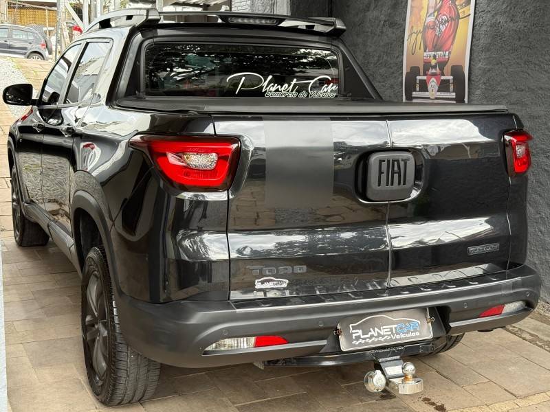 FIAT - TORO - 2017/2018 - Preta - R$ 92.800,00