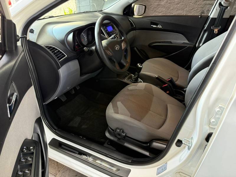 HYUNDAI - HB20S - 2014/2015 - Branca - R$ 55.000,00