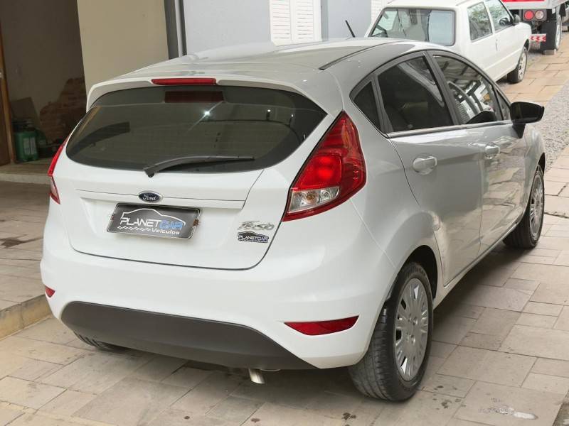 FORD - FIESTA - 2015/2015 - Branca - R$ 43.900,00