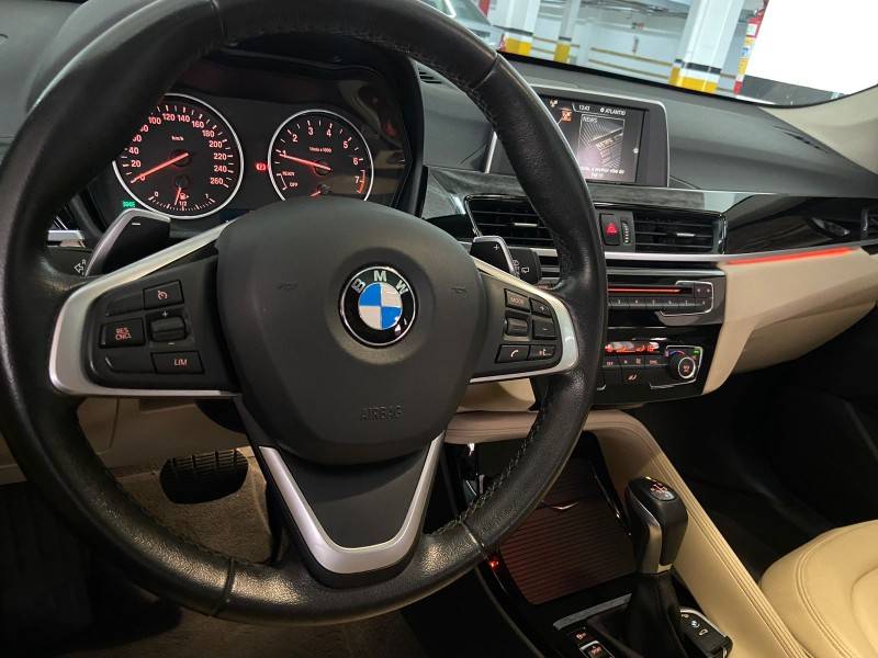 BMW - X1 - 2017/2018 - Branca - R$ 138.000,00