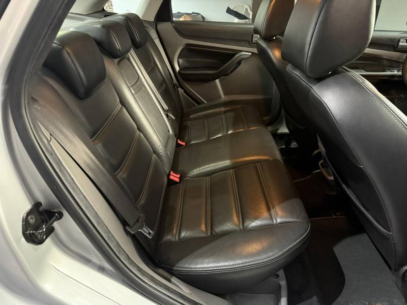 FORD - FOCUS - 2012/2013 - Prata - R$ 43.000,00