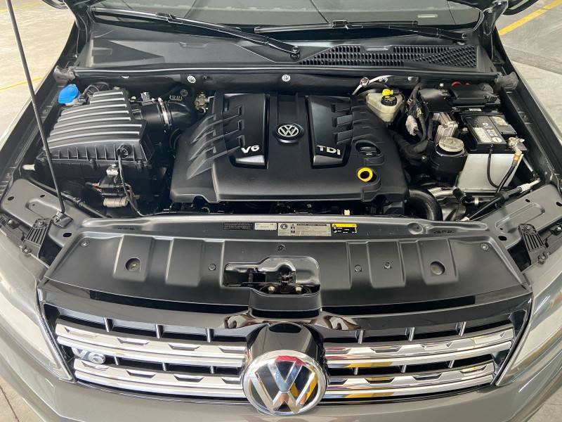 VOLKSWAGEN - AMAROK - 2019/2019 - Cinza - R$ 159.900,00