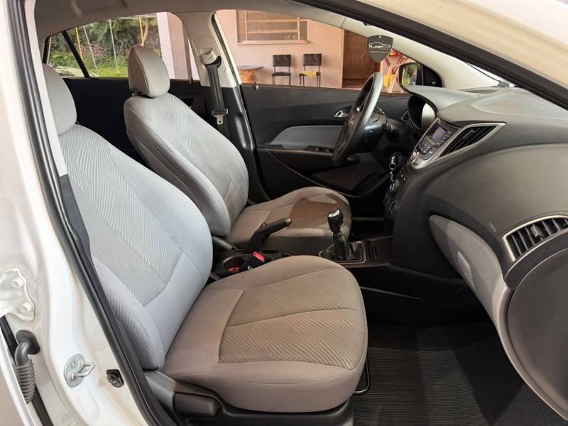 HYUNDAI - HB20S - 2014/2015 - Branca - R$ 55.000,00