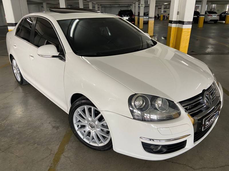 VOLKSWAGEN - JETTA - 2008/2009 - Branca - R$ 53.000,00