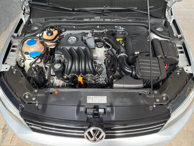 VOLKSWAGEN - JETTA - 2011/2012 - Prata - R$ 59.900,00