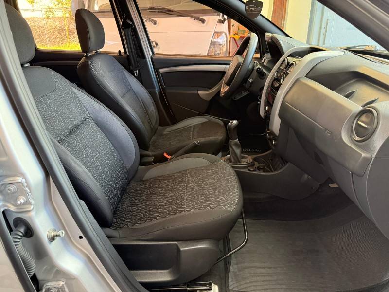 RENAULT - DUSTER - 2015/2016 - Prata - R$ 61.000,00