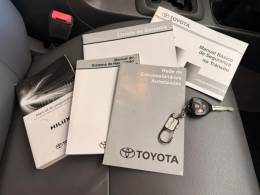 TOYOTA - HILUX - 2013/2013 - Prata - R$ 132.900,00
