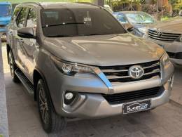 TOYOTA - HILUX SW4 - 2016/2016 - Prata - R$ 206.000,00