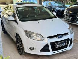 FORD - FOCUS - 2014/2015 - Branca - R$ 62.000,00
