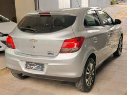 CHEVROLET - ONIX - 2015/2015 - Prata - R$ 52.900,00