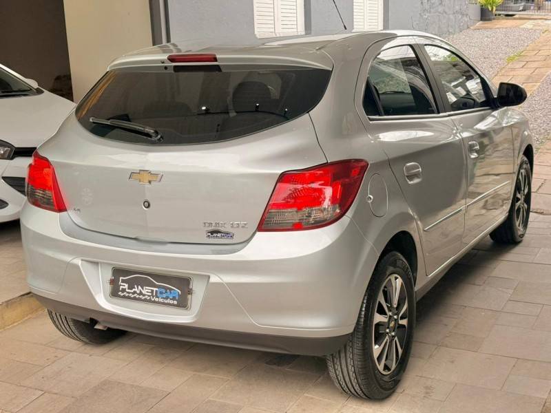 CHEVROLET - ONIX - 2015/2015 - Prata - R$ 52.900,00