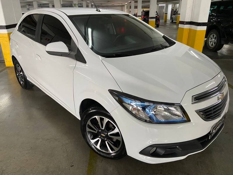 CHEVROLET - ONIX - 2014/2015 - Branca - R$ 51.000,00