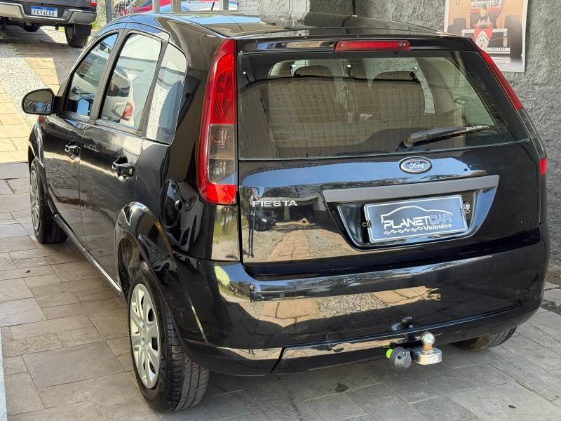 FORD - FIESTA - 2013/2014 - Preta - R$ 24.000,00