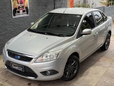 FORD - FOCUS - 2012/2013 - Prata - R$ 43.000,00