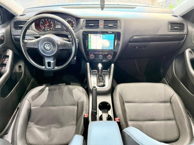 VOLKSWAGEN - JETTA - 2011/2012 - Prata - R$ 59.900,00
