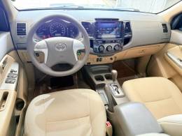 TOYOTA - HILUX SW4 - 2012/2012 - Prata - R$ 104.900,00