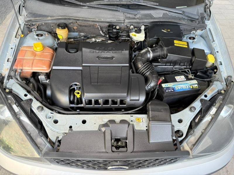 FORD - FOCUS - 2005/2005 - Prata - R$ 18.900,00