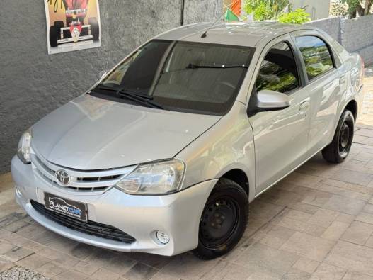 TOYOTA - ETIOS - 2014/2014 - Prata - R$ 40.000,00