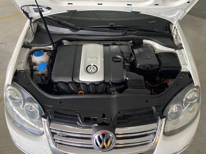 VOLKSWAGEN - JETTA - 2008/2009 - Branca - R$ 53.000,00