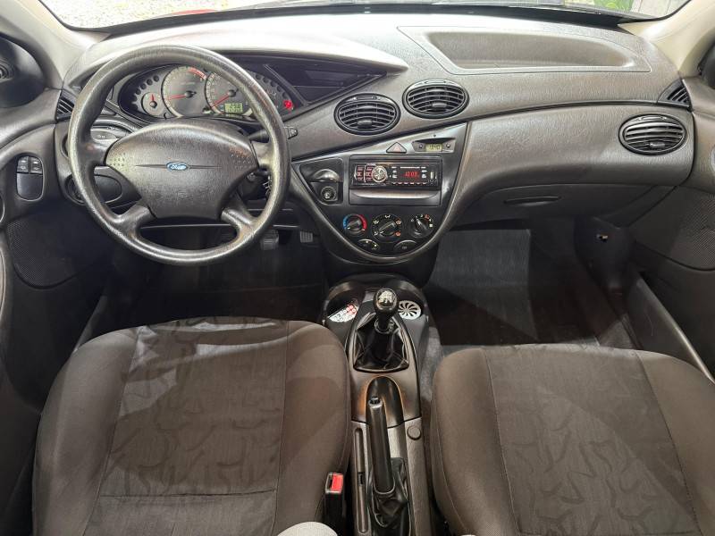 FORD - FOCUS - 2008/2009 - Preta - R$ 27.500,00