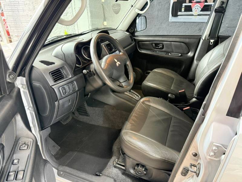 MITSUBISHI - PAJERO TR4 - 2010/2010 - Prata - R$ 59.900,00