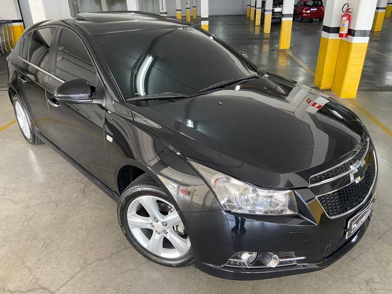 CHEVROLET - CRUZE - 2013/2014 - Preta - R$ 69.900,00