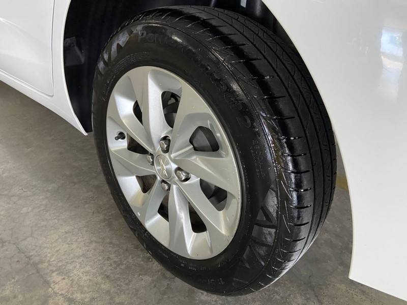 CHEVROLET - ONIX - 2021/2021 - Branca - R$ 80.000,00