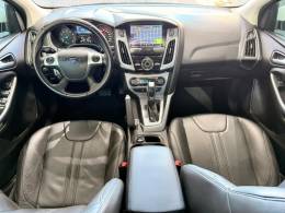FORD - FOCUS - 2014/2015 - Branca - R$ 62.000,00