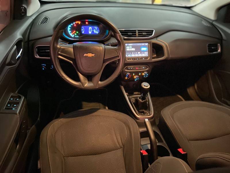 CHEVROLET - ONIX - 2014/2015 - Branca - R$ 51.000,00