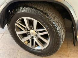 TOYOTA - HILUX SW4 - 2016/2016 - Prata - R$ 206.000,00