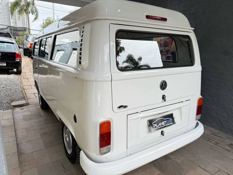 VOLKSWAGEN - KOMBI - 2013/2014 - Branca - R$ 55.000,00