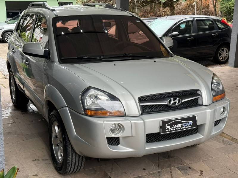 HYUNDAI - TUCSON - 2010/2011 - Prata - R$ 43.500,00