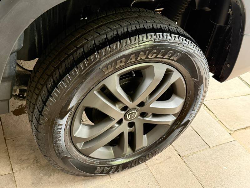 FIAT - TORO - 2017/2018 - Preta - R$ 92.800,00