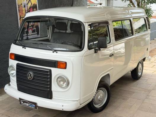 VOLKSWAGEN - KOMBI - 2013/2014 - Branca - R$ 55.000,00