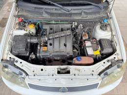 FIAT - PALIO - 2005/2006 - Branca - R$ 19.900,00