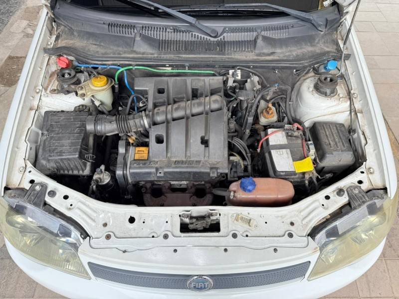 FIAT - PALIO - 2005/2006 - Branca - R$ 19.900,00