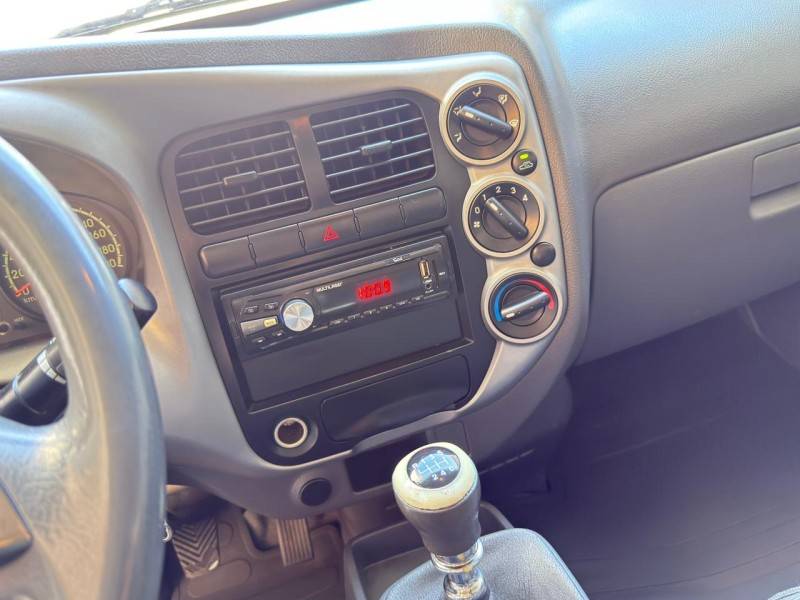 KIA MOTORS - BONGO - 2015/2016 - Branca - R$ 110.000,00