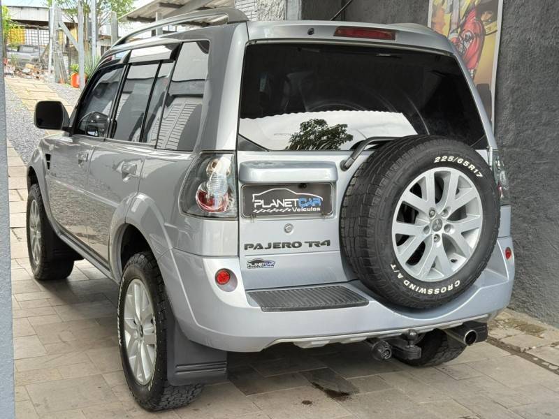MITSUBISHI - PAJERO TR4 - 2010/2010 - Prata - R$ 59.900,00
