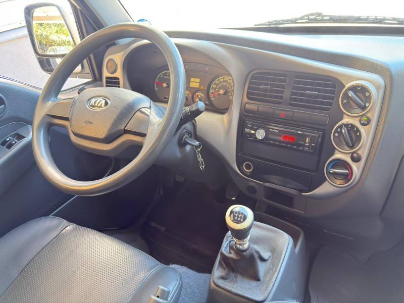 KIA MOTORS - BONGO - 2015/2016 - Branca - R$ 110.000,00