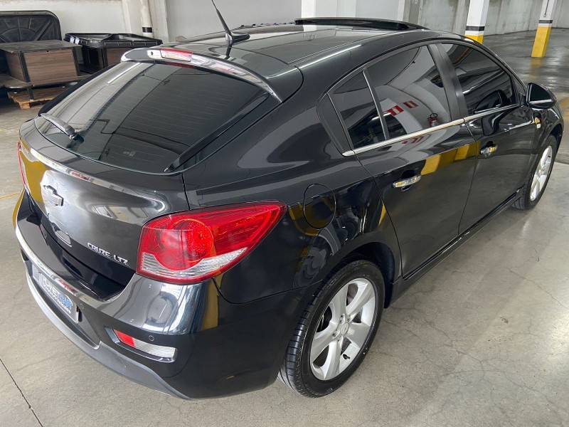 CHEVROLET - CRUZE - 2013/2014 - Preta - R$ 69.900,00