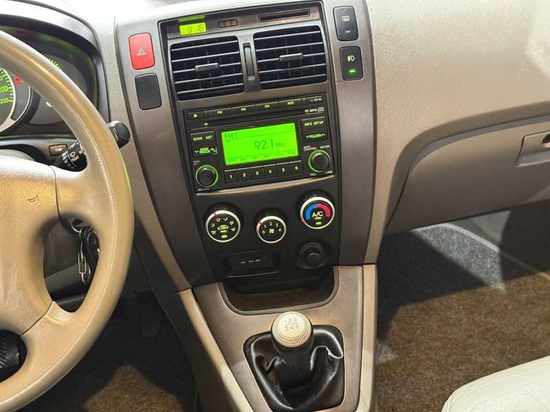 HYUNDAI - TUCSON - 2010/2011 - Prata - R$ 43.500,00