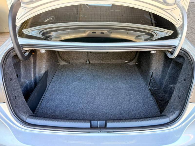 VOLKSWAGEN - JETTA - 2011/2012 - Prata - R$ 59.900,00