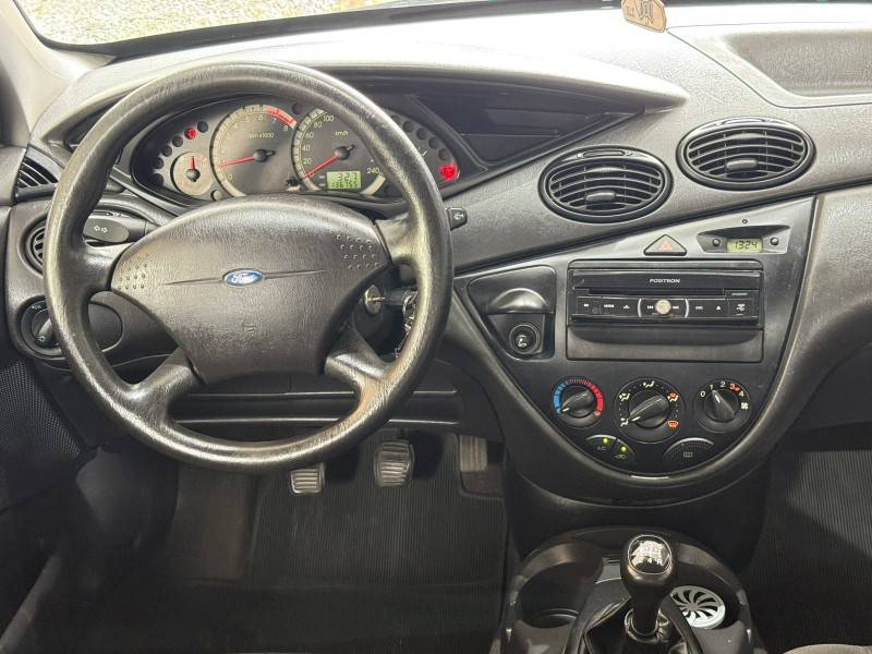FORD - FOCUS - 2008/2009 - Preta - R$ 27.900,00