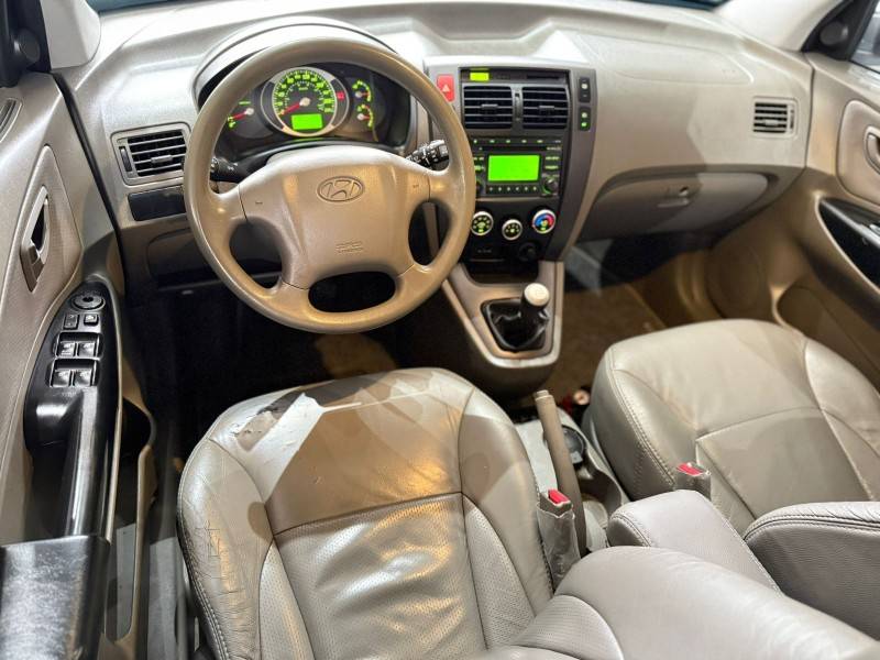HYUNDAI - TUCSON - 2010/2011 - Prata - R$ 43.500,00