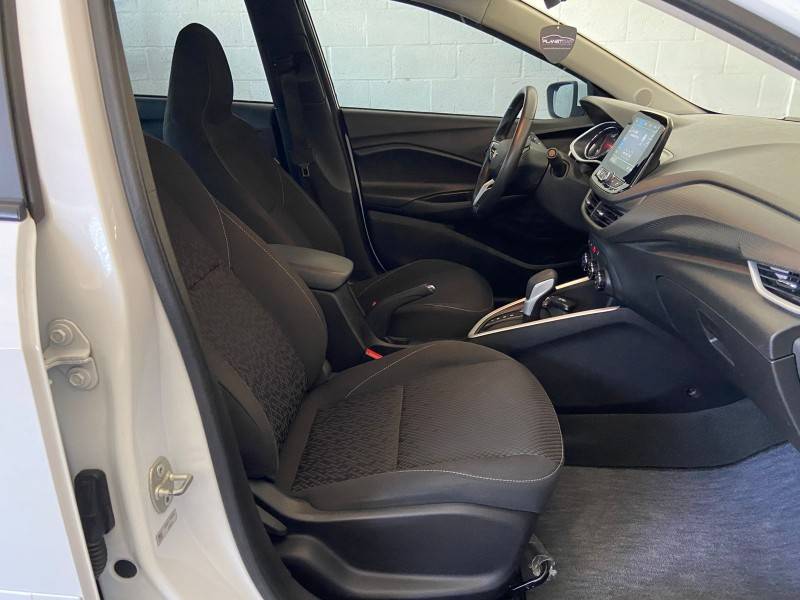 CHEVROLET - ONIX - 2021/2021 - Branca - R$ 80.000,00