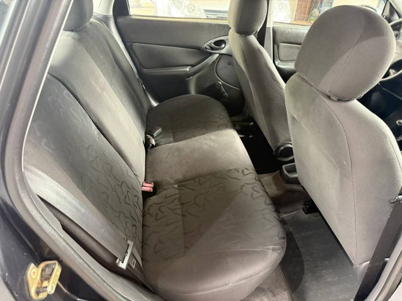 FORD - FOCUS - 2008/2009 - Preta - R$ 27.900,00