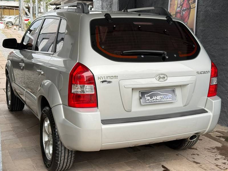 HYUNDAI - TUCSON - 2010/2011 - Prata - R$ 43.500,00