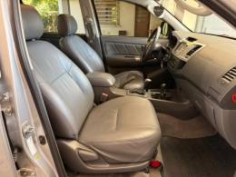 TOYOTA - HILUX - 2013/2013 - Prata - R$ 132.900,00